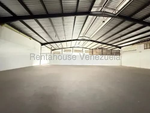 // Maria Elena Oropeza // Alquila Excelente Galpon Industrial 1100 M2 / Patio De Carga Para Gandolas Y Vigilancia 24/7 / 2 Oficinas Y 2 Baños / Almacenamiento Masivo /pozo Propio/ En La Ensenada, Lara