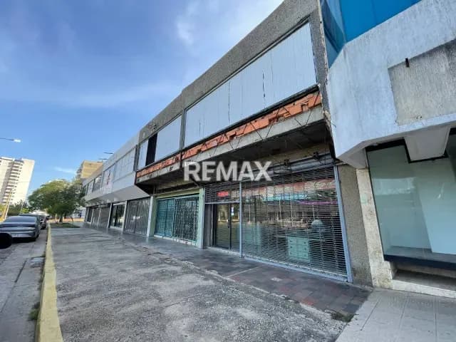 LOCAL COMERCIAL EN LA AVENIDA SANTIAGO MARIÑO, CENTRO COMERCIAL LA GAVIOTA