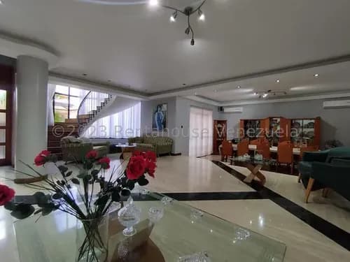 Se Vende Excelente Quinta Totalmente Nueva, Construida Con Materiales De Primera En Macaracuay #23-19309 Pm