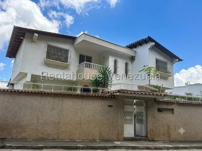 Casa (Multipes Niveles) en Venta en Colinas de Santa Monica, Distrito Metropolitano