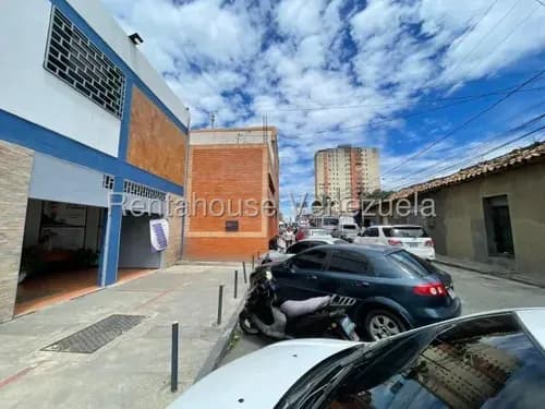 Amplio Local Comercial En Alquiler. Ubicación Privilegiada En El Corazón De La Ciudad. Dayana Saez 25-22515