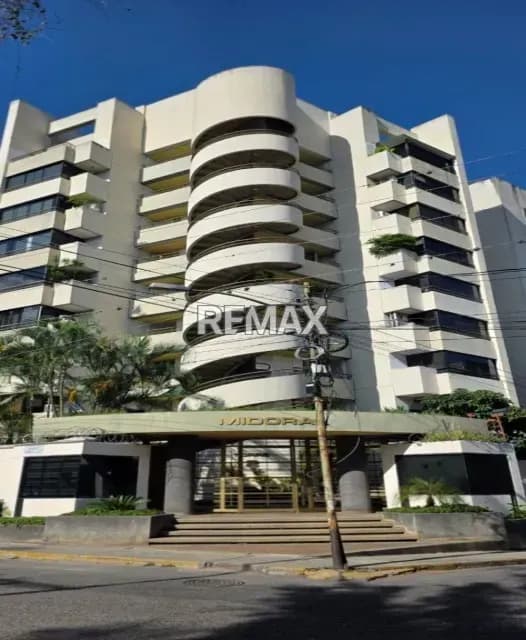 Se Vende en Los Chorros apartamento con vista parcial al Avila.