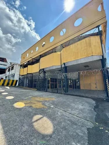 Se Alquila Galpón En La Av Cuatricentenaria