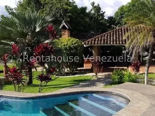 Julio Latouche 25-6817 Casa En Venta Villas Los Aguacates Barrerra, 6.500 Metros De Terreno, Con Vista Al Lago, Conjunto Privado , Cuenta Con 6 Habitaciones, 6 Baños, 10 Puestos De Estacionamiento,-