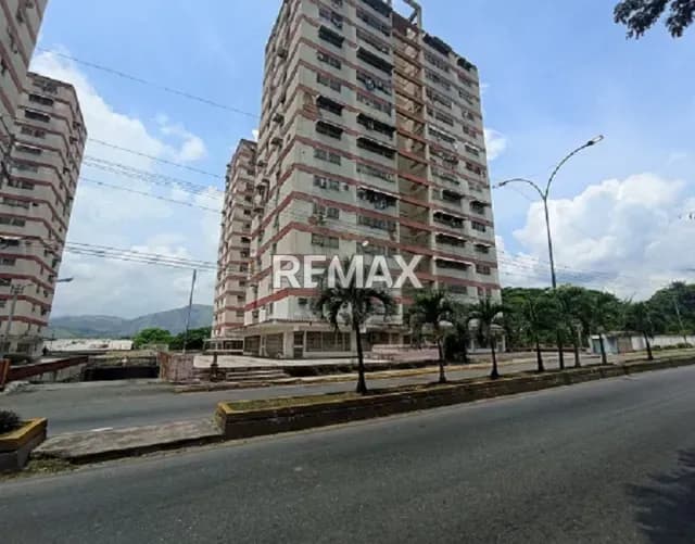 APARTAMENTO EN ALQUILER RESIDENCIAS EL CASTILLO , CUA.