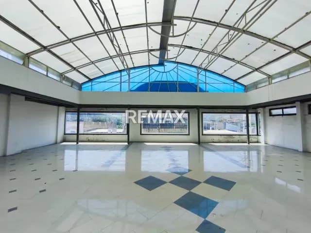 Se Vende local en obra gris en la Zona centro de san Mateo