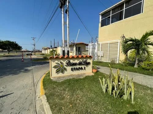 Venta De Casa En Ciudad Alianza, Conjunto Residencial Brisas Del Lago Etapa 1. 200 M2 De Terreno 65 M2 De Construcción 2 Habitaciones 2 Baños 2 Estacionamientos. An