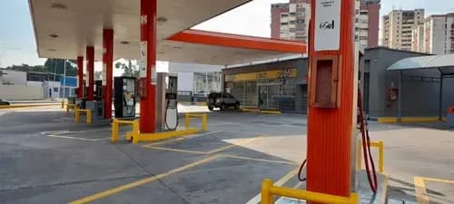 Estación De Servicio En Maracay, En El Sector La Romana, Cuenta Con 3 Islas Con 6 Picos De Manguera, Posee Planta Eléctrica Y Locales Para Concesionario, Venta De Repuestos Y Accesorio (mg)