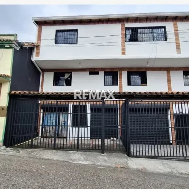 SE ALQUILA LOCAL EN LA ERMITA