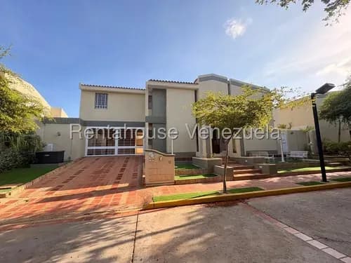 Townhouse En Venta En Doral Norte Em