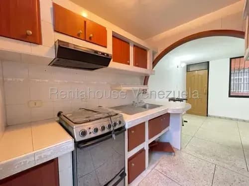 Apartamento En Venta Urb Madre Maria Maracay (pozo Y Gas Directo) 26-16475 Avel