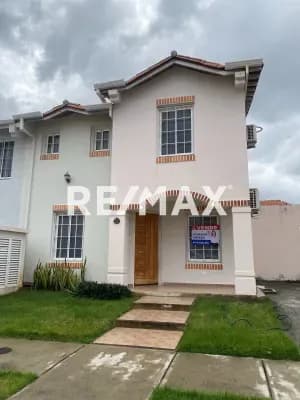 EN VENTA CASA TIPO TOWNHOUSE URB LLANO ALTO CAMPO GIORGIANA