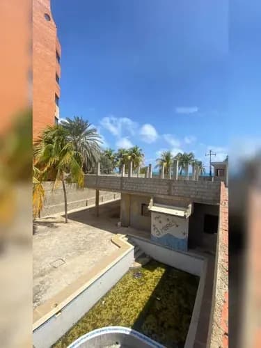 En Venta - Inversión Terreno Con Construcción En Obra, Justo En La Vía Principal De Playa Norte Chichiriviche. Pl