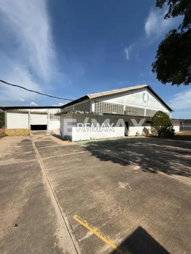 Galpón en venta en zona industrial sur