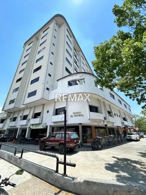 CC Paseo Parral Se Alquila Oficina buena distribución 3 cubículos