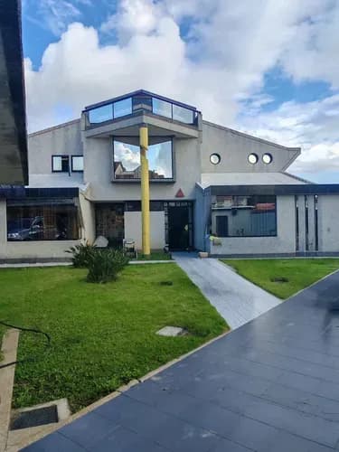 Lujosa Casa Con Grandes Espacios En Parque El Retiro
