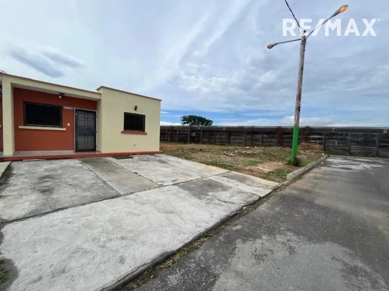 Casa en alquiler sin amoblar en urbanización la hacienda. Araure.