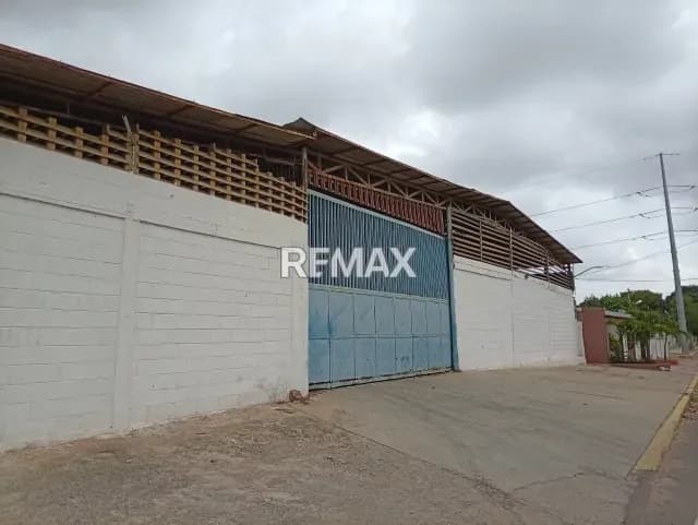 Galpón Comercial e Industrial en Venta, Sector Los Robles