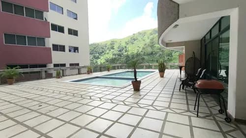 E-5377. Alexora Vende Lujoso Y Moderno Apartamento Residencial Ubicado En La Urb. El Parral, Res. Monte Everest (4,5,5)