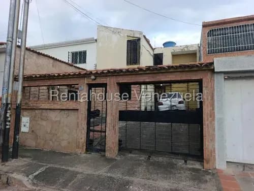 Hermosa Y Confortable, Área Social Con Parrillera, Tanque Subterráneo Capacidad 12000 Litros. Contactame Yesenia Meneses Rah 26-16172 Solo Clientes