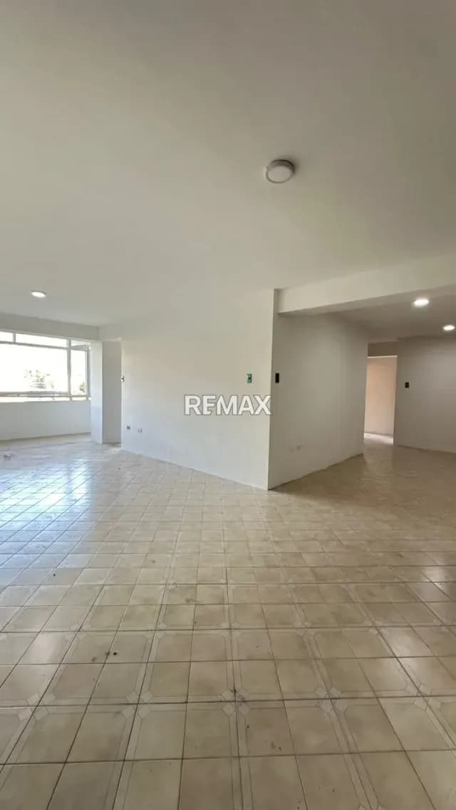 ALQUILER APARTAMENTO UBICADO EN EL CC PLAZA BARRIO OBRERO