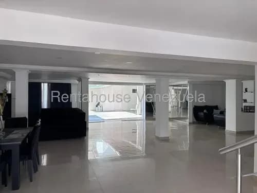 En El Cafetal Casa Remodelada! #26-15188 Kigd