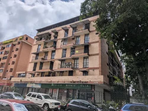Amplio, Iluminado Y Remodelado Apartamento Con Excelente Distribucion En Los Palos Grandes