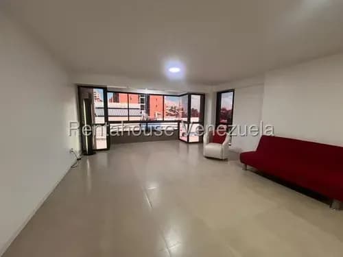 Daniela Linarez Vende Apartamento Con 4 Habitaciones, Cocina Estilo Italiano, 4 Baños, 2 Puestos De Estacionamiento, Maleteros, Planta Eléctrica, Nueva Segovia Barquisimeto