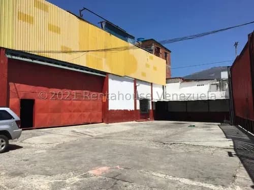 En Alquiler Amplio Galpón Ubicado En Catia.