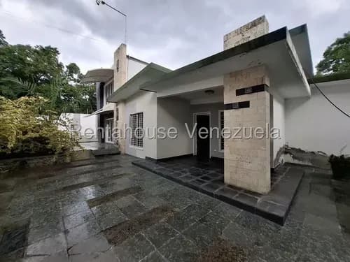 Casa Remodelada En Venta En El Limón Con Apartamento Incluido Area Social Estef 26-3222