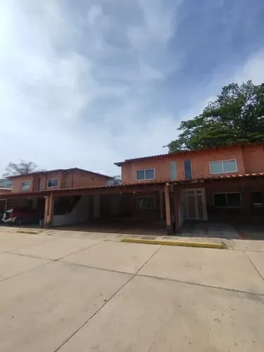 Yia Towhouses Res Las Trinitarias En San Diego, Clientes