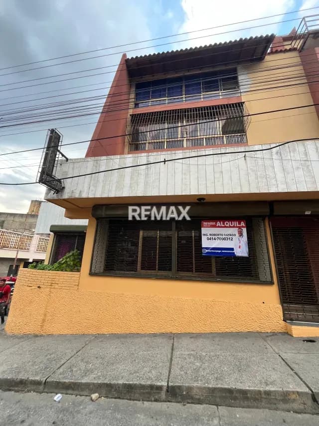 AMPLIO LOCAL COMERCIAL