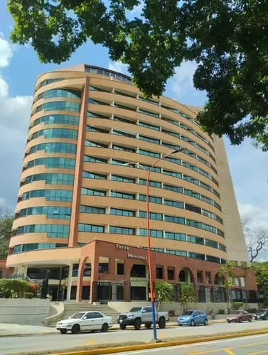 Hu Clientes Se Vende Amplia Oficina De 193 M2 Totales (153 M2 + Terraza) En Una Ubicación Estratégica De Valencia. Destaca Por Su Excelente Conectividad Con La Autopista Del Este Y La Av. Bolívar Nor