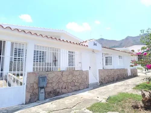 Franklin Ojeda Ofrece En Venta *casa Con Local Comercial En Av. Principal Trigal Norte (solo Clientes) Ar-ind