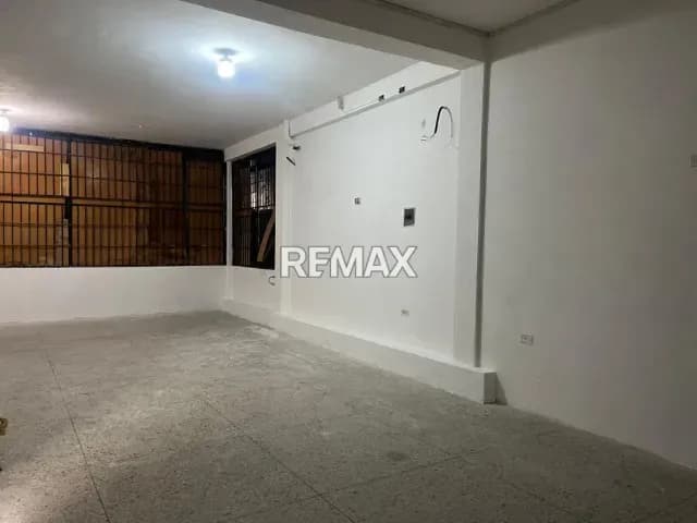 Local Comercial N° 44 en Alquiler Avenida Andrés Bello entre Carreras 21 y 22 Zona Centro-Barquisimeto