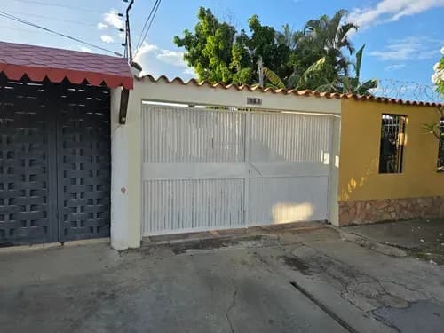 Casa Ideal Para Remodelar Y Actualizar, Con Excelente Ubicación En Lechería.