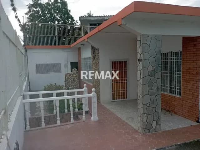 En Venta Casa Quinta en Colinas de Santa Rosa, Zona Este