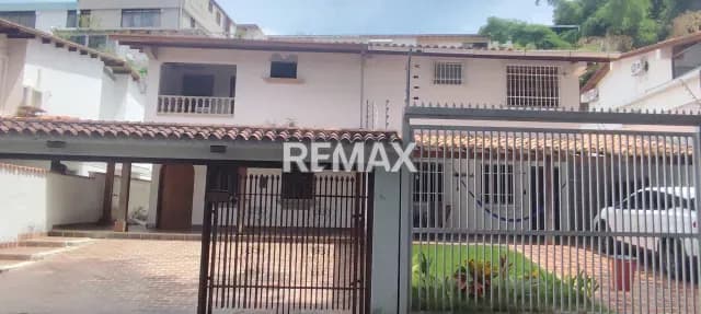 CASA PARA REMODELAR EN CALLE CERRADA LOMAS DE LA TRINIDAD