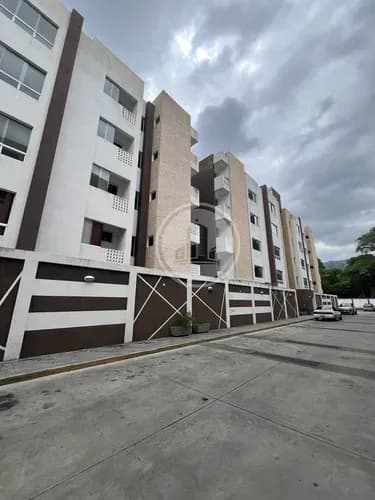 Vende Amplio Penthouse Duplex En Obra Gris El Cual Se Encuentra Ubicado En Res Trevi Barrio Sucre. 013jsc