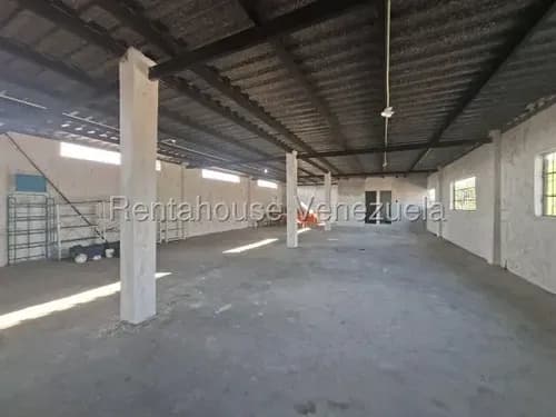 Bray Montoya Alquila Local Comercial En Cabudare, Amplio Espacio Ideal Para Gimnasio. 2#6#1#0#0#2#2.