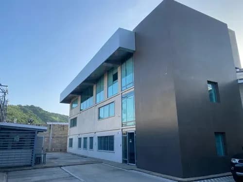 Se Vende Conjunto Empresarial. Intercomunal Turmero Maracay