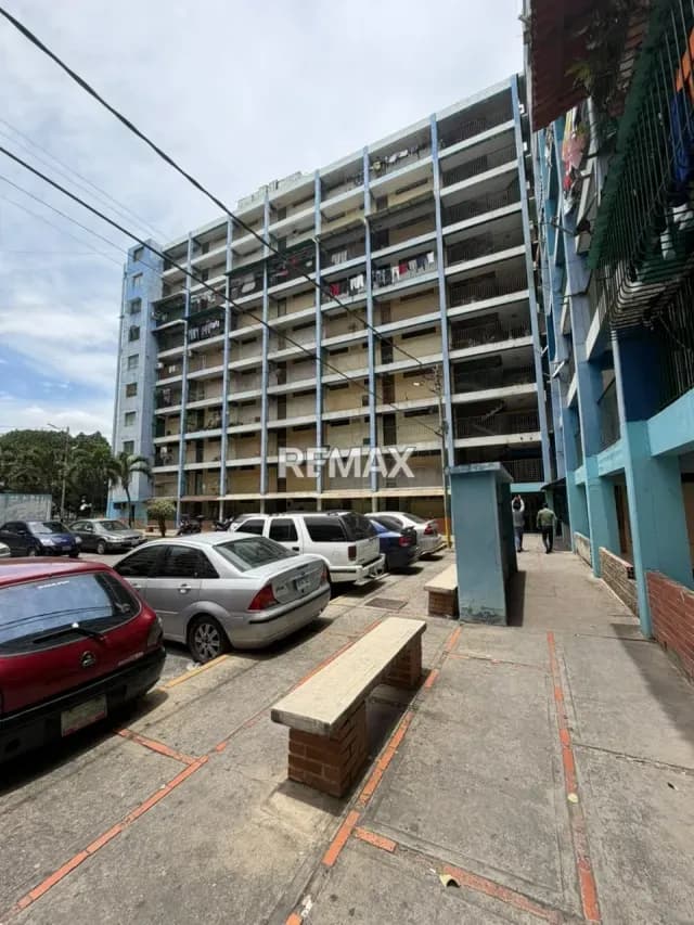 Apartamento en venta en Av. Libertador frente a Damasco en C.C. El Recreo.