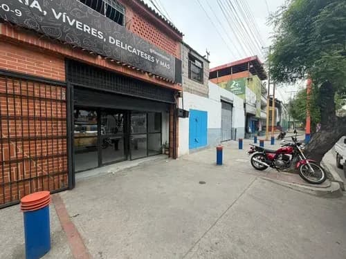 Fondo De Comercio De Carnicería Y Mobiliario, En Av. Las Ferias
