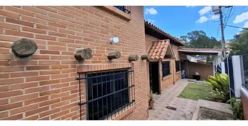 Casa En Venta Urbanización Altamira La Entrada Naguanagua Wc-9821422