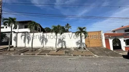 Maritza Lucena Vende Lote De Terreno De 595 Mtrs Con Una Excelente Ubicación Al Este De Barquisimeto, Ideal Para Desarrollar Tu Proyecto Residencial O Comercial, Cercado Con Paredes Perimetrales.