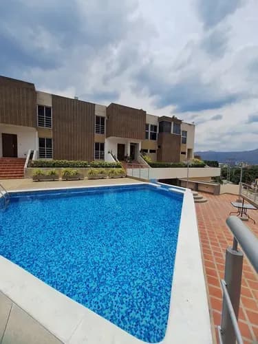 Apartovilla Totalmente Remodelada En Venta En El Rincón, Residencias Altos De Aricagua - Atmlf