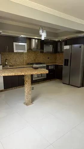 Apartamento En Venta En Piso Bajo Con Vista A Las Áreas Verdes Residencias Bahía Platinum, Urbanización Trigaleña Alta Wb-rm