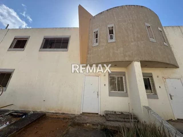 TOWNHOUSE 10 EN GRIS EN VILLA BENILDA EN VENTA, ZONA NORTE