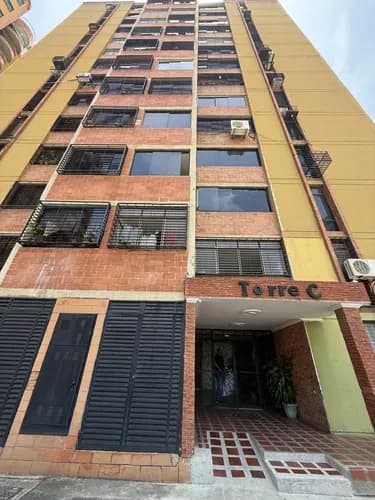 Apartamento Totalmente Amoblado Y Equipado Ubicado En Excelente Zona De Naguanagua Cerca A Centros Comerciales Y La Av Bolívar De Naguanagua , Pozo Propio ,