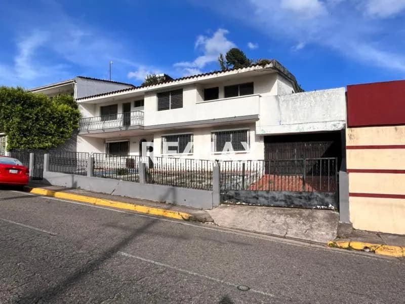 SE ALQUILA CASA DE USO COMERCIAL EN LA AV. FERRERO TAMAYO